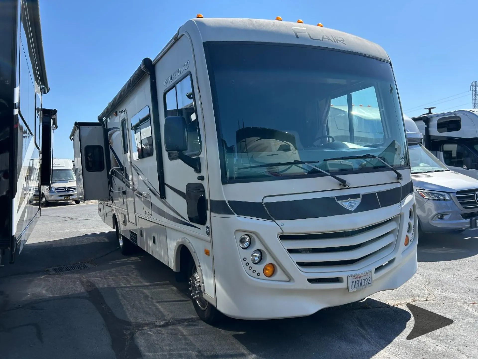 2017 Fleetwood Flair LXE 30U - Photo 2
