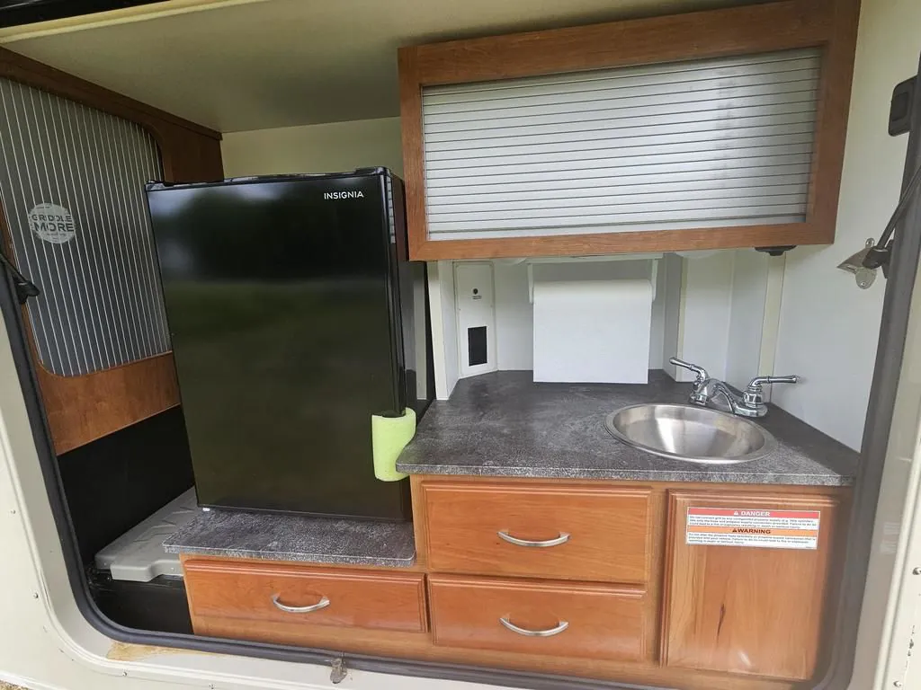 2018 Winnebago Sunstar 29V - Photo 4