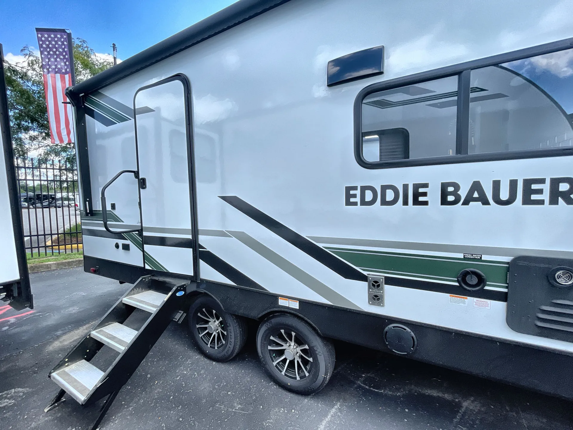 2025 Heartland Eddie Bauer Signature 2300RB — campside