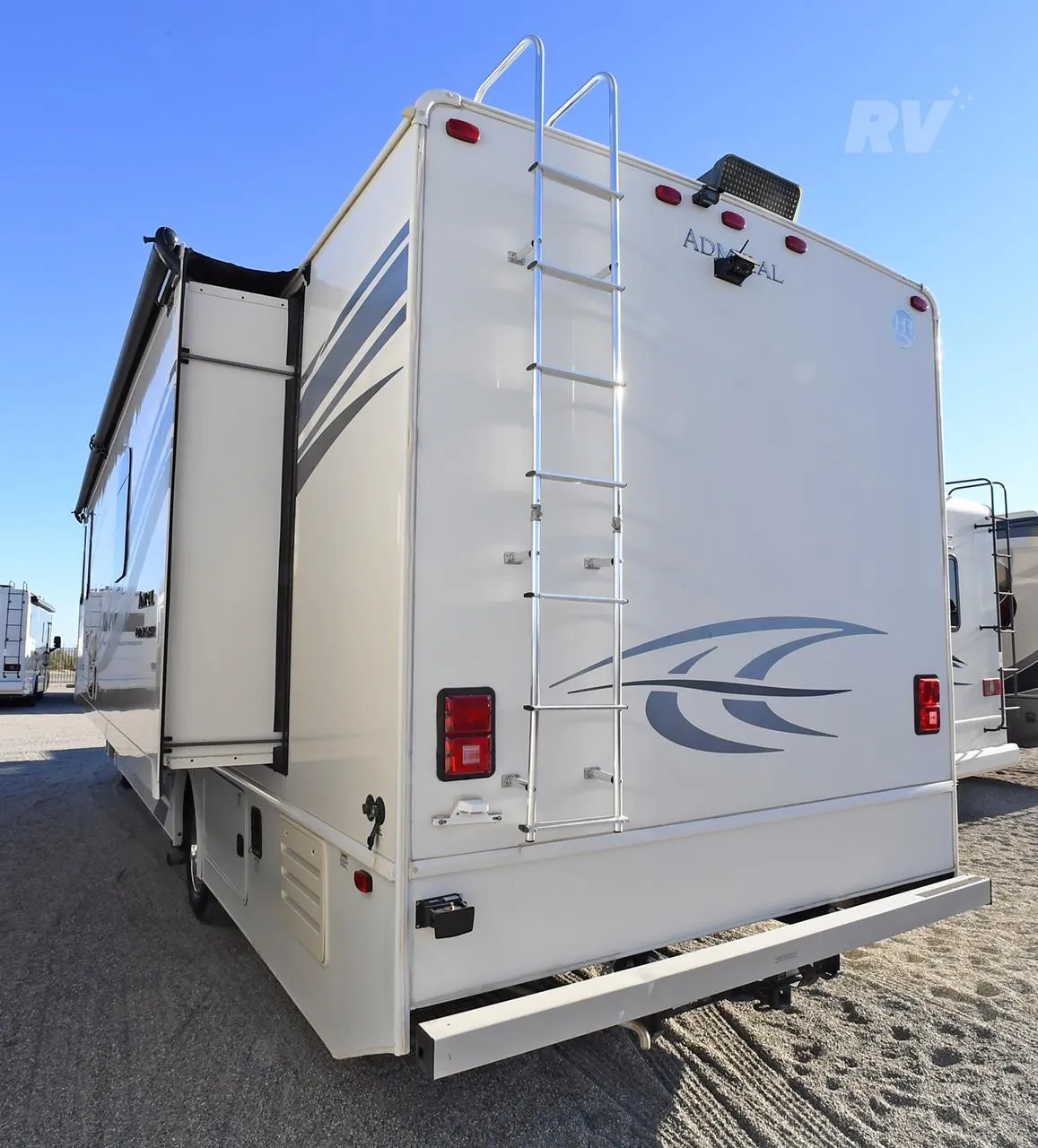 2019 Holiday Rambler Admiral 32S dealer photo 7 from RV World Yuma