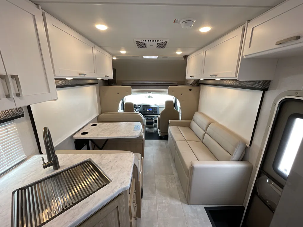 2026 Thor Motor Coach Freedom Elite 28HZ, Photos photo 3