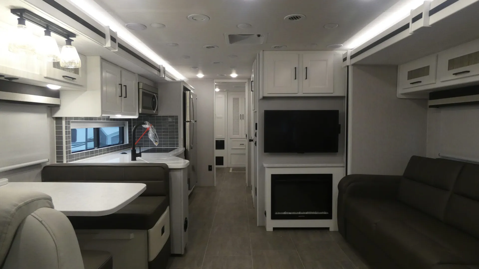 2023 Coachmen Sportscoach SRS 354QS - Photo 2