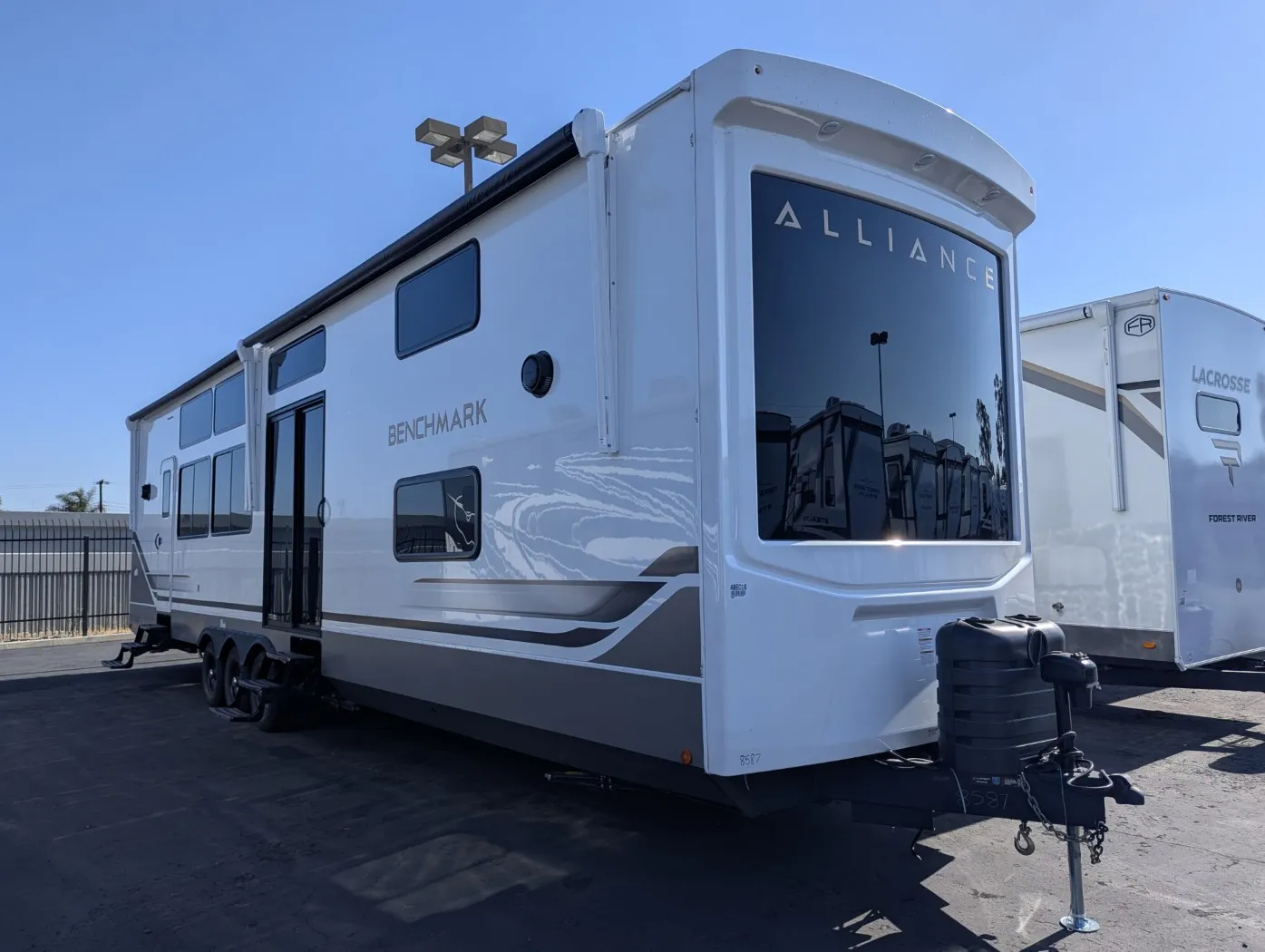 2026 Alliance RV Benchmark 44LFT - Photo 2