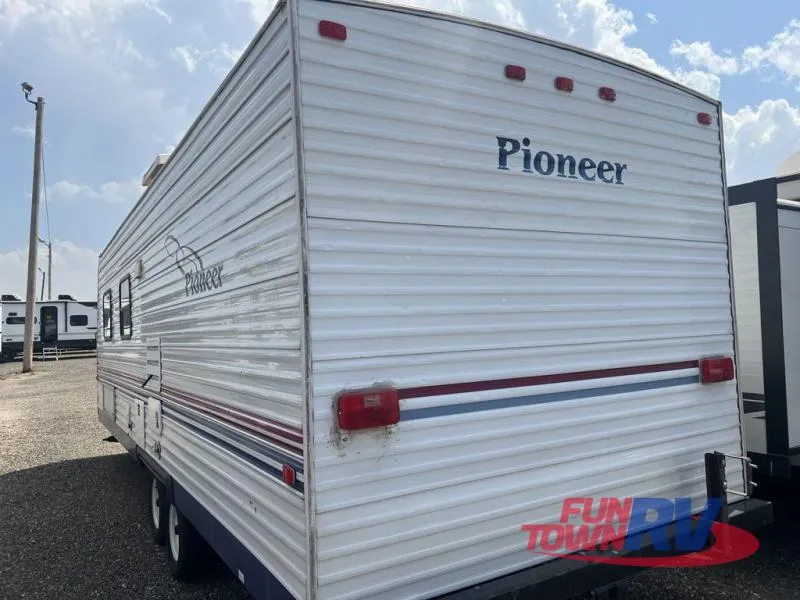 2004 Fleetwood RV Pioneer 24T6 - Photo 3