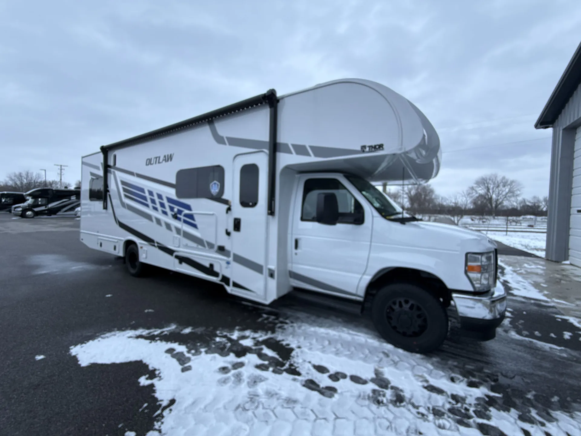 2026 Thor Motor Coach Outlaw 29T - Photo 2