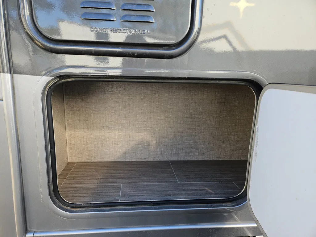 2021 Thor Motor Coach Tiburon 24FB, Photos photo 36