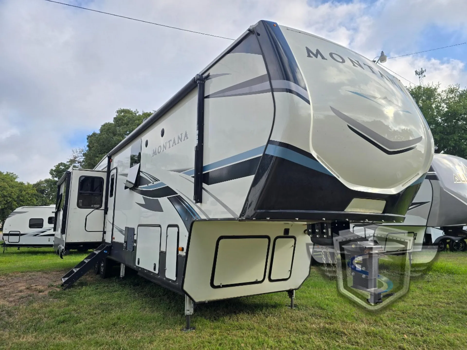 2021 Keystone Montana 3931FB - Photo 2