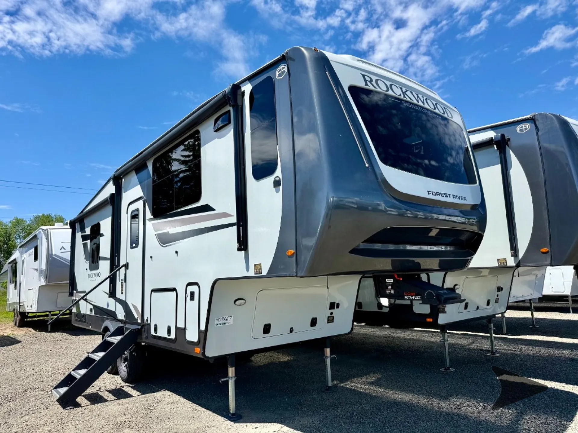 2026 Forest River Rockwood Signature 290SFK - Photo 2