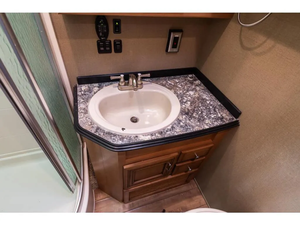 2015 Newmar Canyon Star 3921, Photos photo 18
