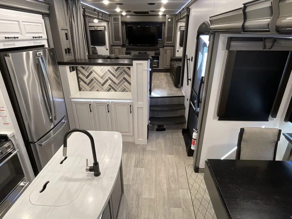 2022 Keystone Montana 3763BP, Photos photo 3