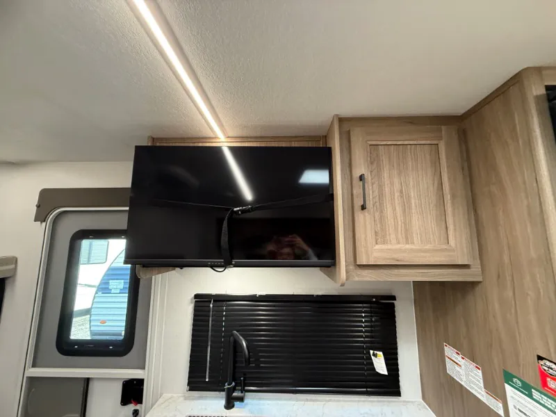 2026 Coachmen Freedom Express Select 18SE, Photos photo 8