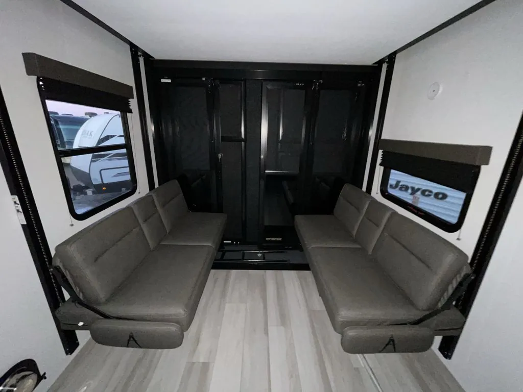 2026 Grand Design Momentum G-Class 27G - Photo 4