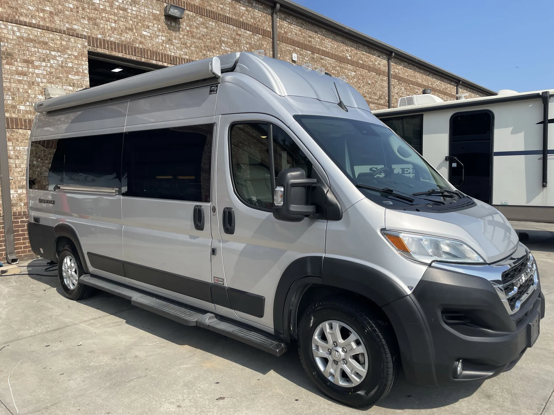 2024 Thor Motor Coach Sequence 20J - Photo 2