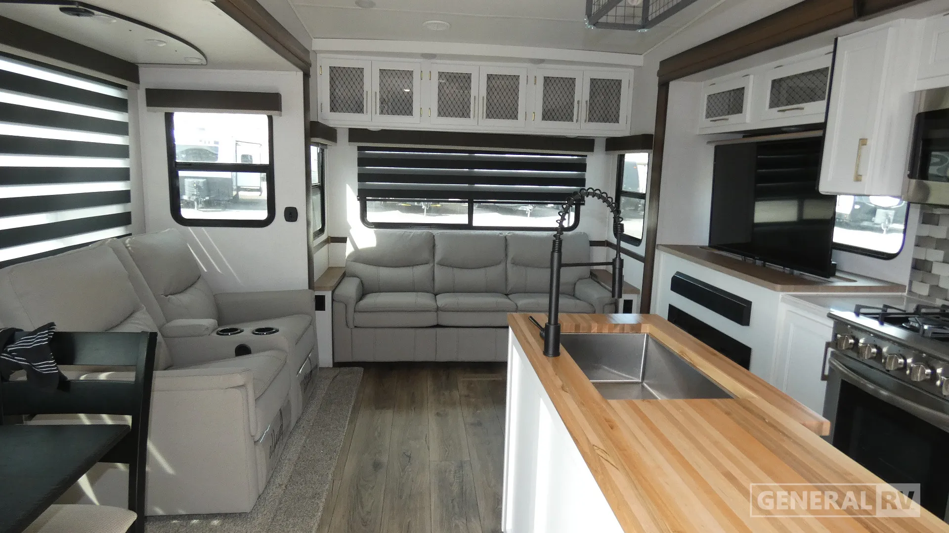 2021 Prime Time RV Crusader 335RLP - Photo 3