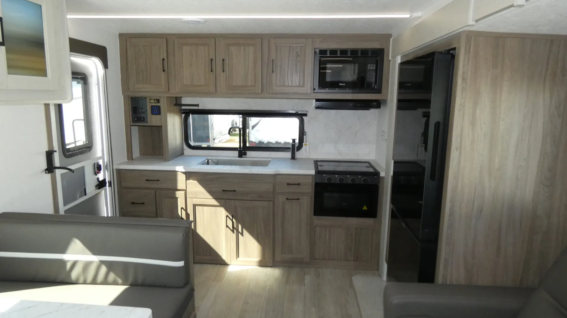 2026 Coachmen Freedom Express Ultra Lite 245RKS - Photo 3