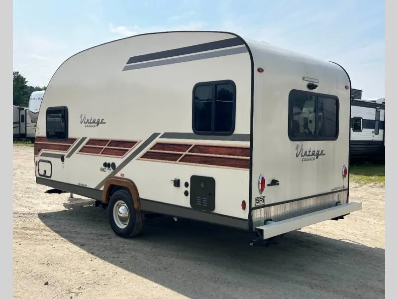 2024 Gulf Stream Vintage Cruiser 17RWD - Photo 4