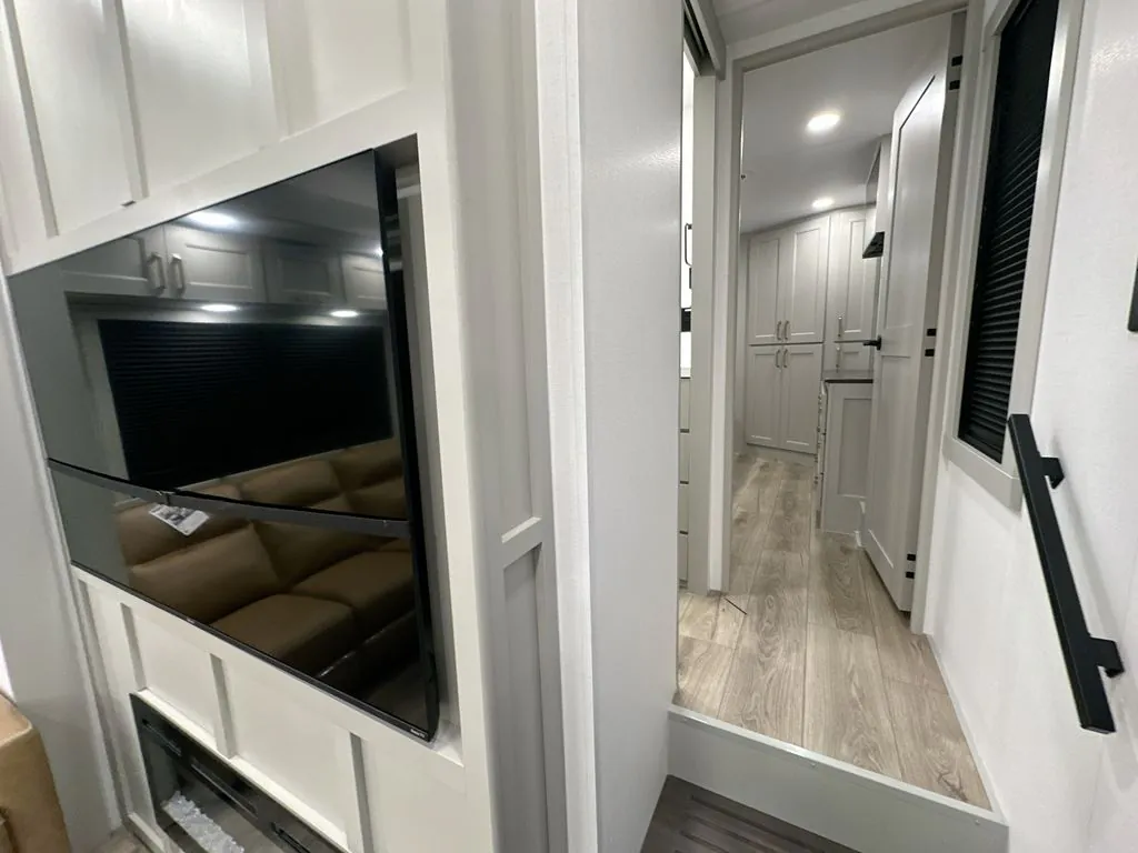 2026 Brinkley Model G 3970, Photos photo 19