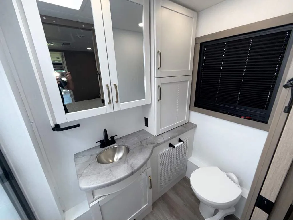 2027 Entegra Coach Vision XL 36C, Photos photo 33