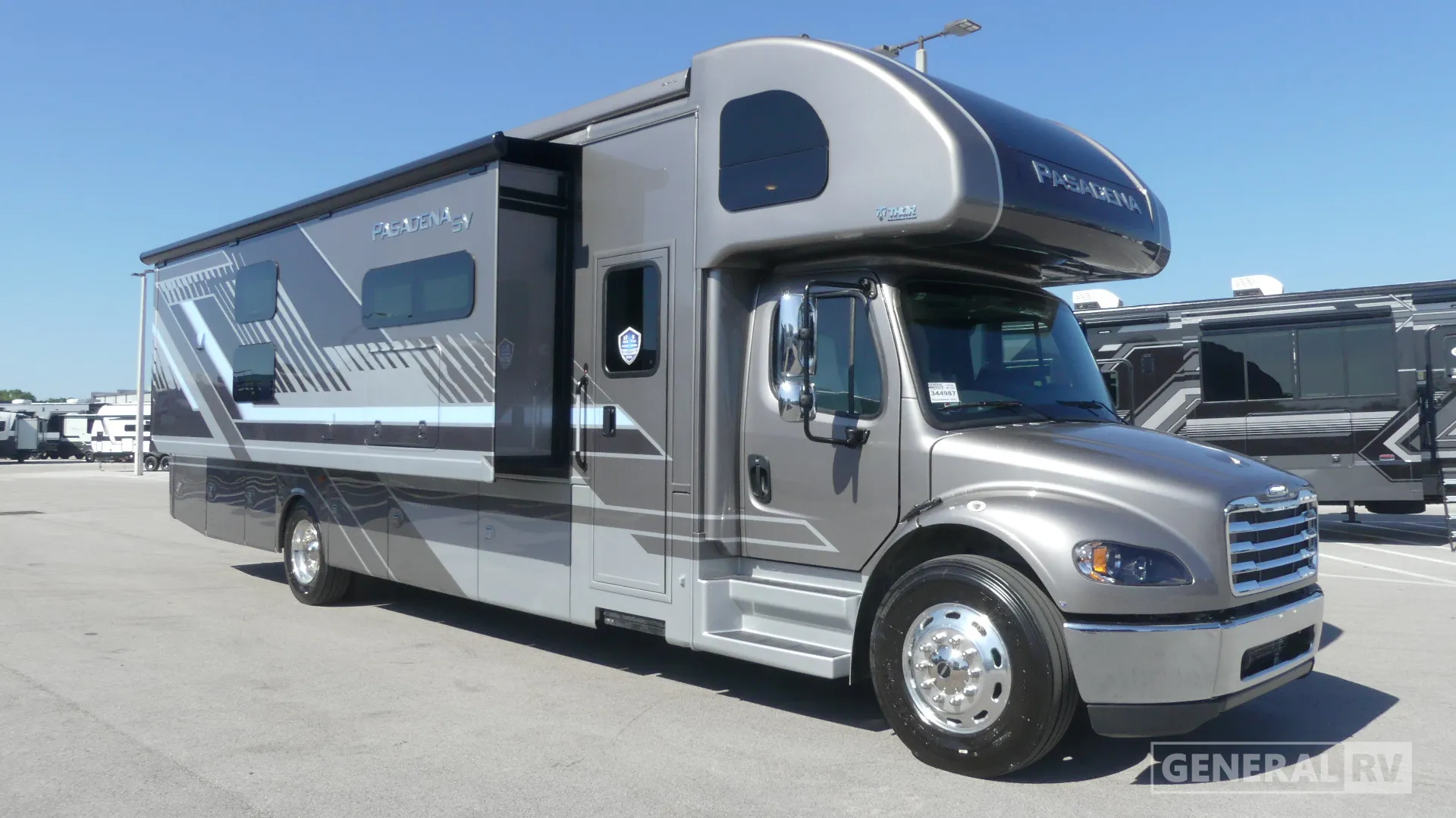 2026 Thor Motor Coach Pasadena SV 38XL - Photo 2