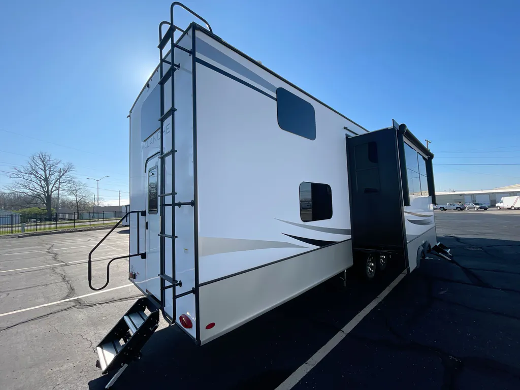 2023 Keystone Avalanche 390DS, Photos photo 31