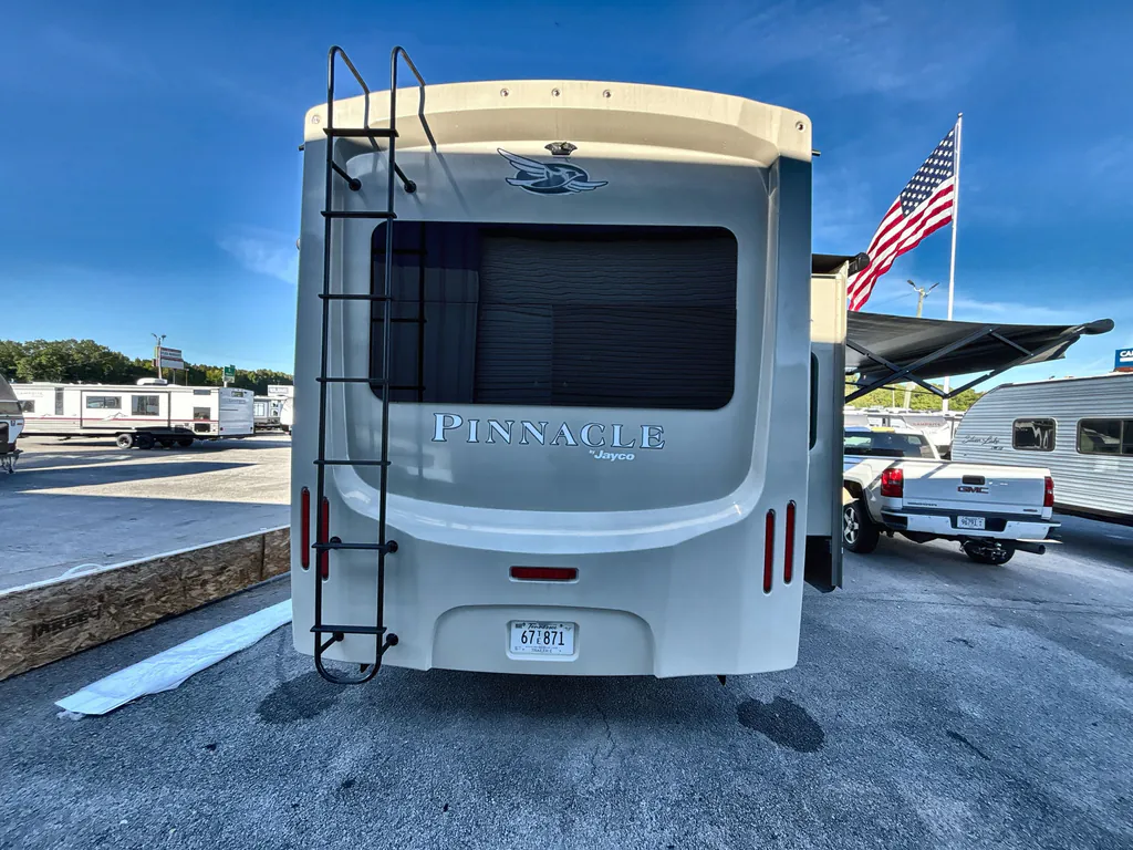 2018 Jayco Pinnacle 36FBTS, Photos photo 7