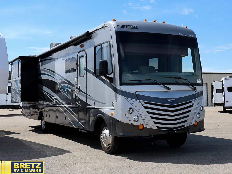 2017 Fleetwood Storm 34S - Photo 2