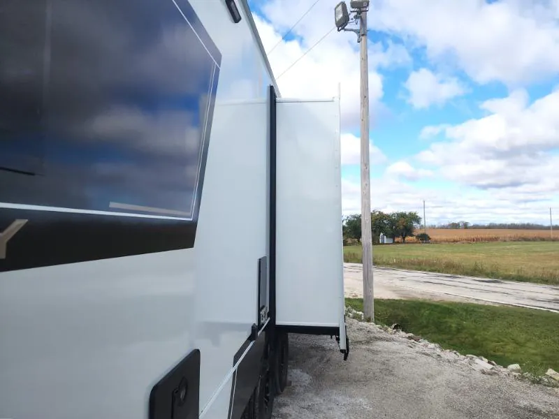 2026 Brinkley Model Z AIR 297, Photos photo 97