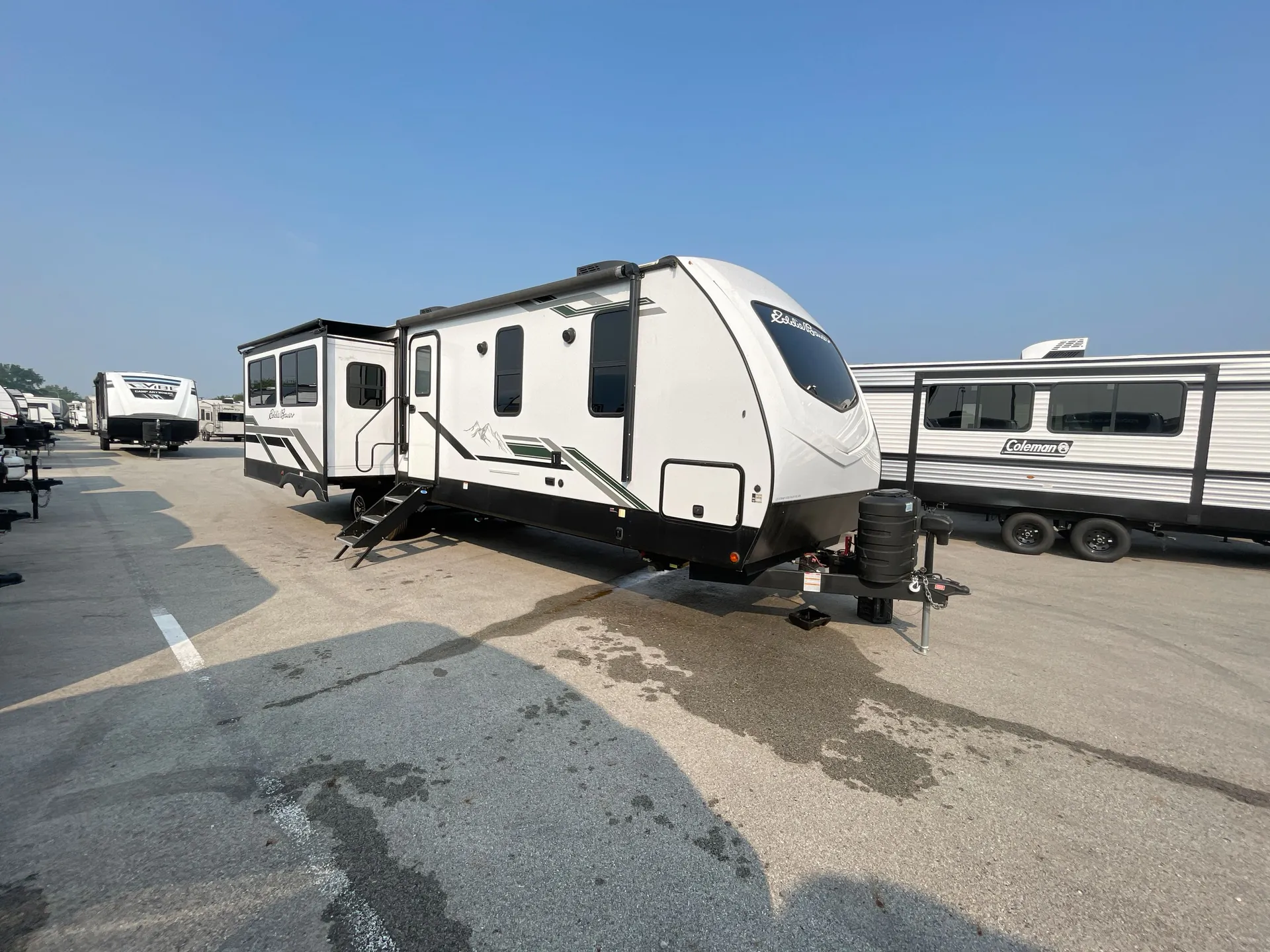 2023 Dutchmen Eddie Bauer 33RL - Photo 2