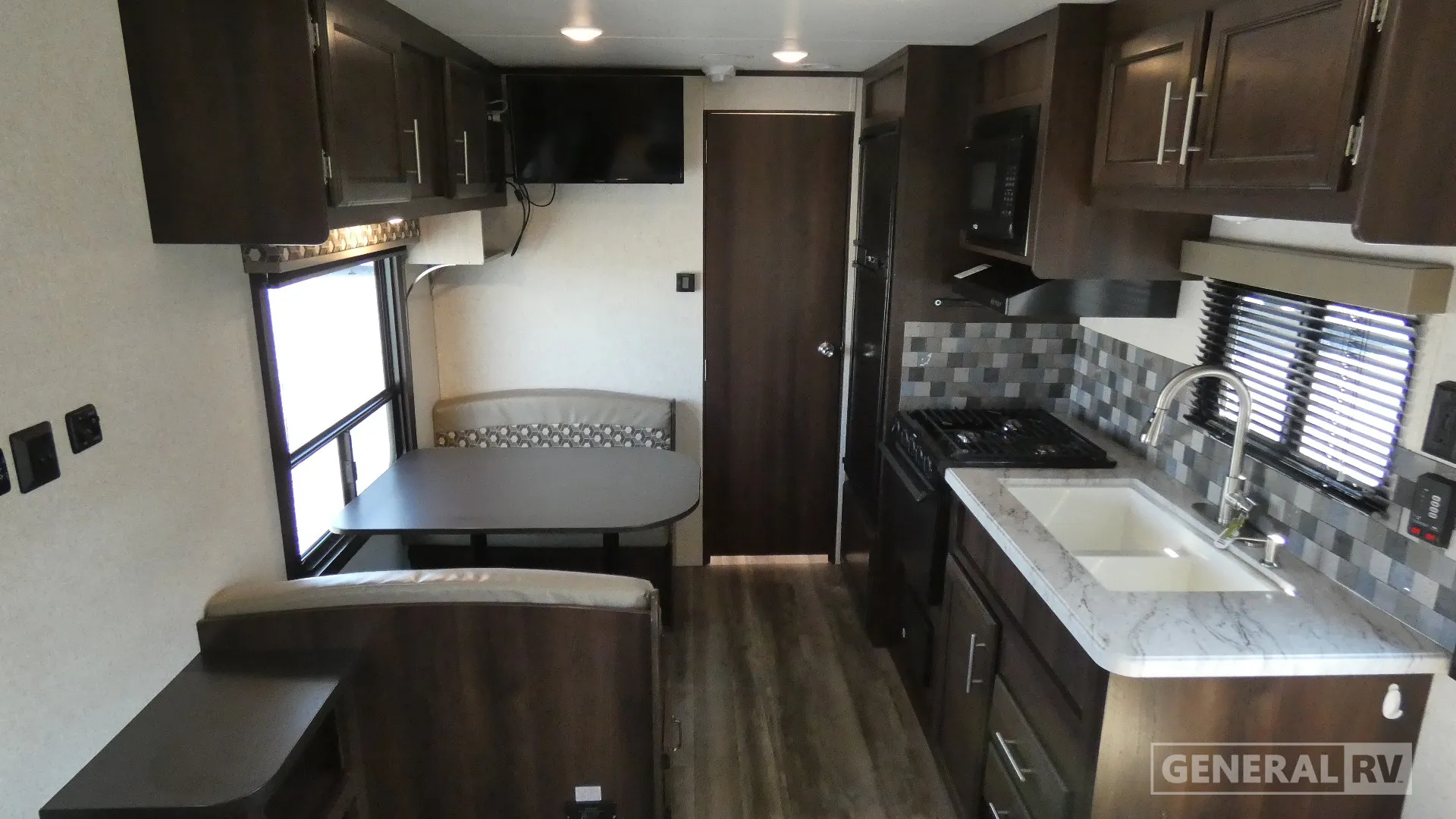 2019 Jayco Jay Flight SLX 8 232RB - Photo 3