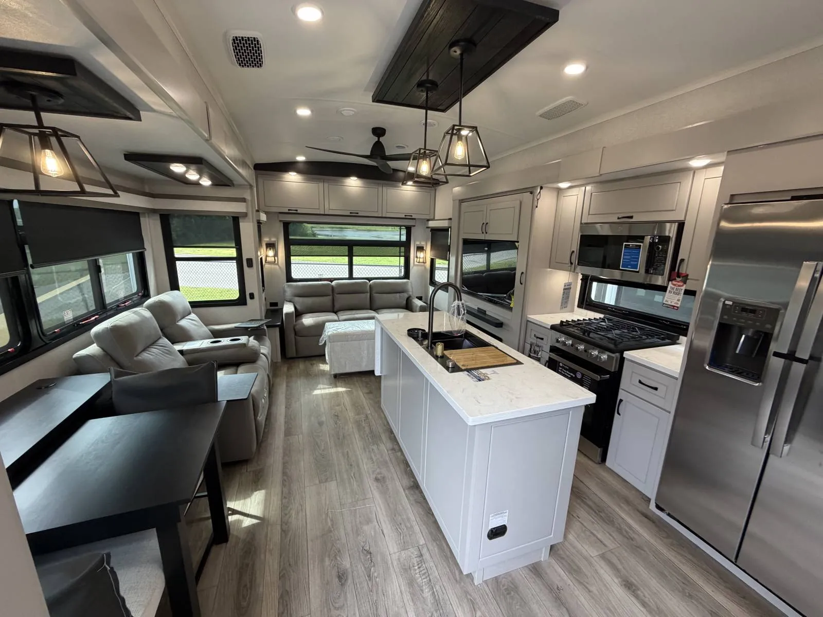 2026 Jayco North Point 310RLTS - Photo 3