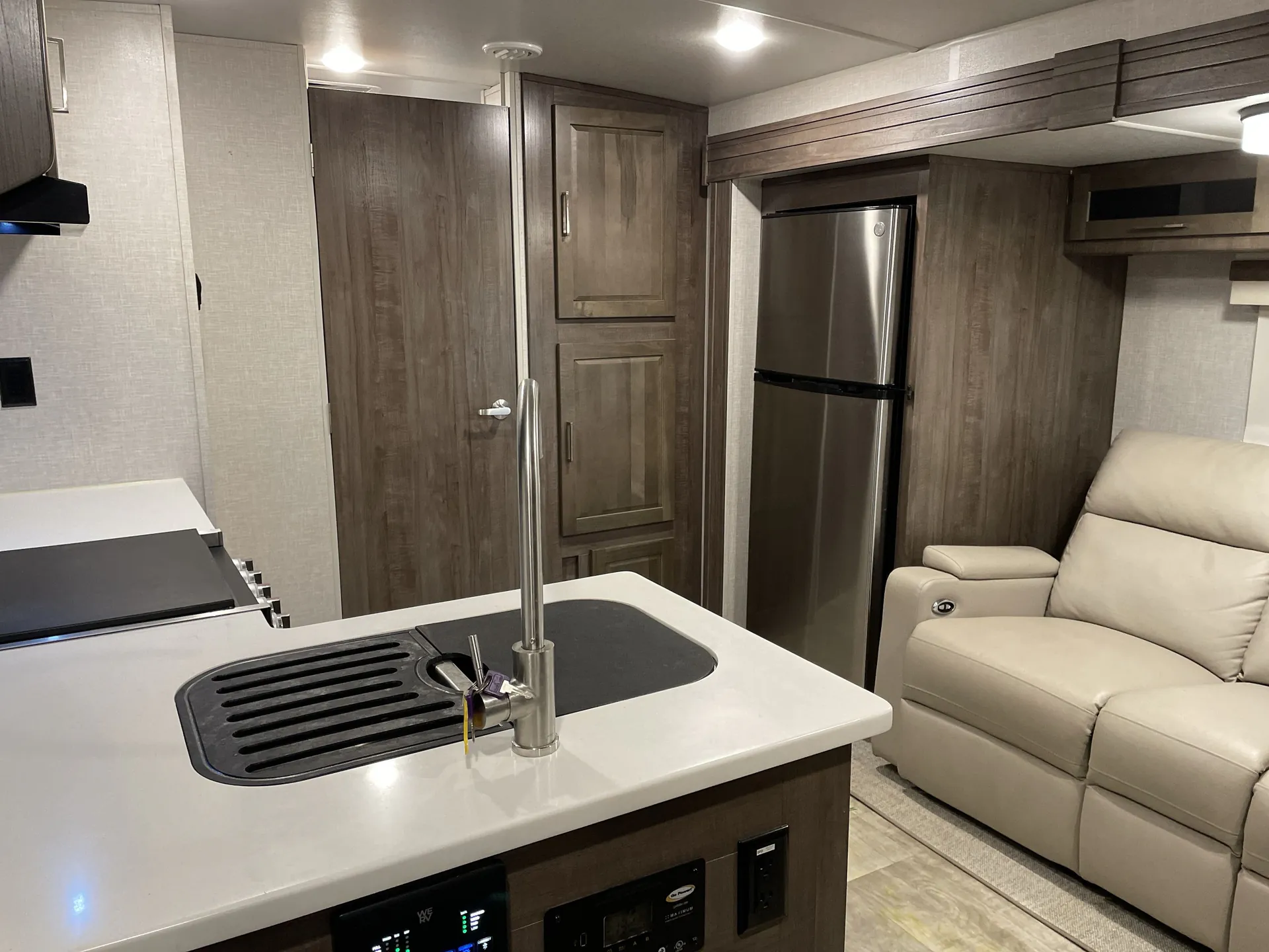 2023 Forest River Rockwood Mini Lite 2513S - Photo 3