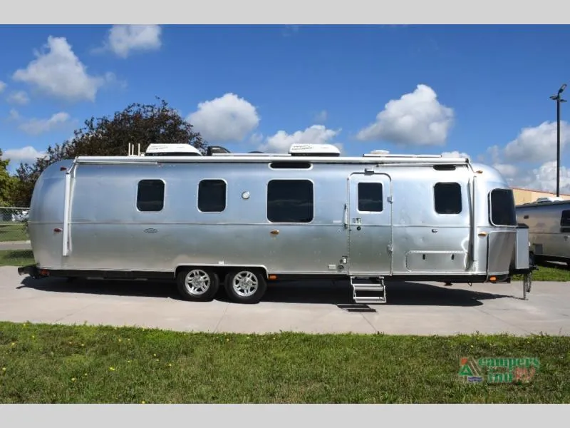 2019 Airstream Classic 33FB - Photo 3