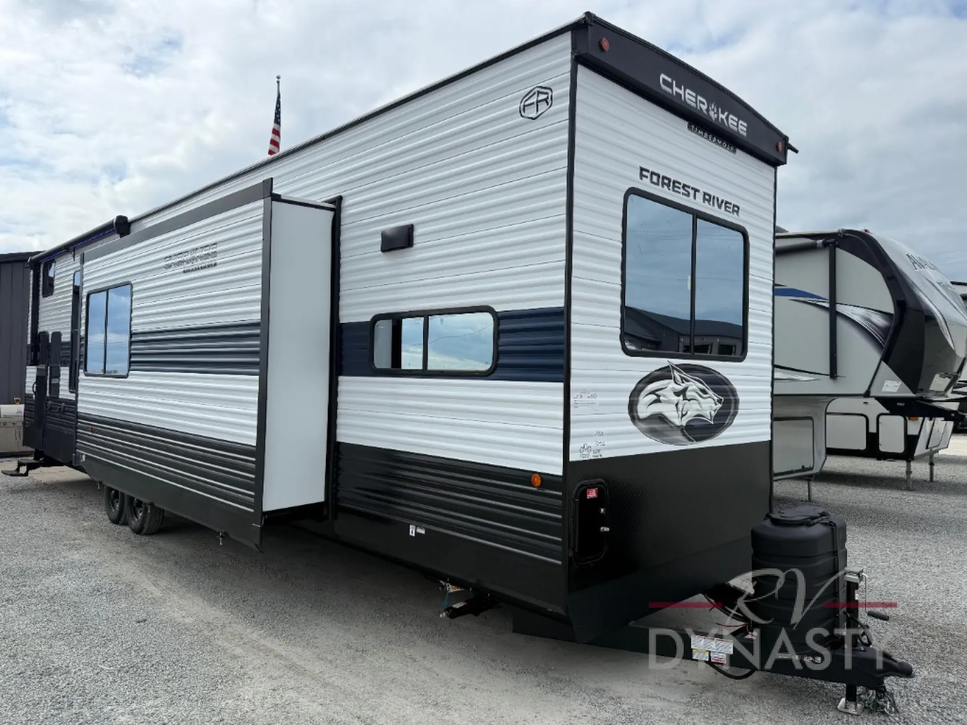 2026 Forest River Cherokee Timberwolf 39DK - Photo 2