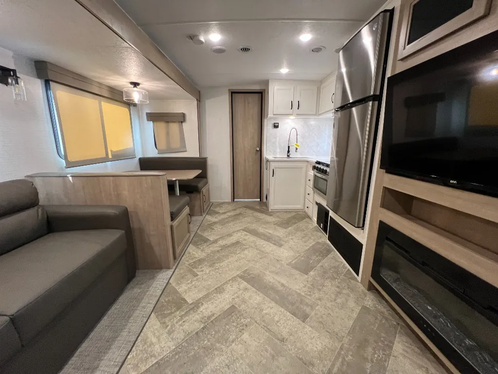 2023 Palomino Solaire 315DQBH - Photo 3