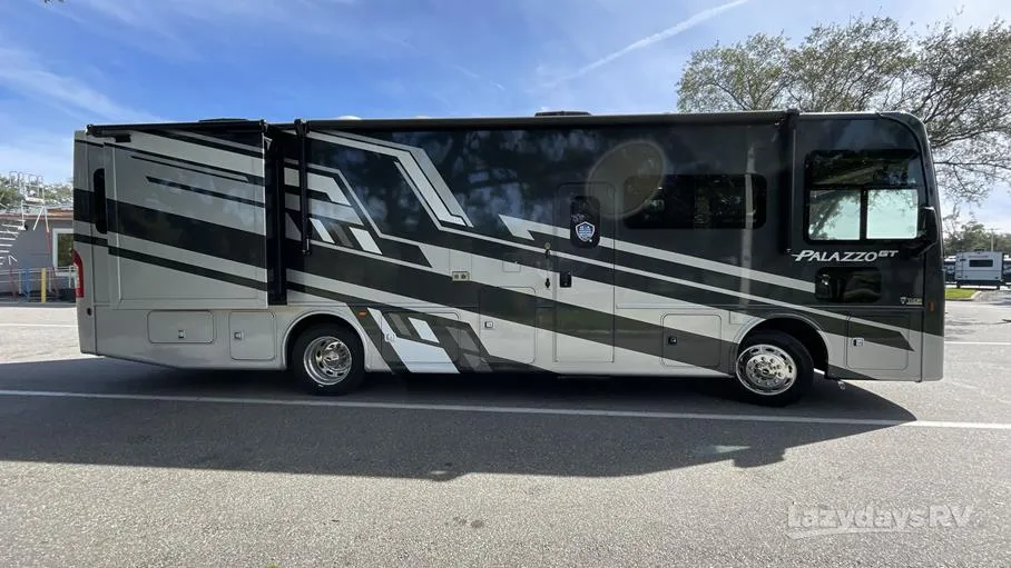 2026 Thor Motor Coach Palazzo GT 33.6 - Photo 3
