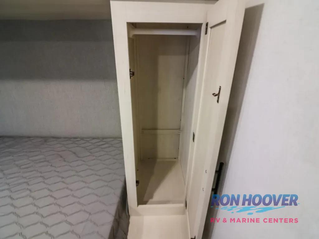 2027 Shasta Compact 17DB, Photos photo 17