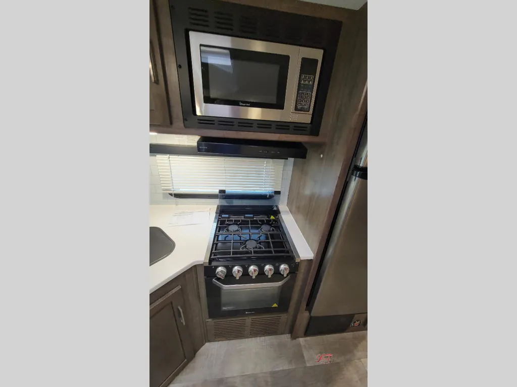 2022 Forest River Rockwood Ultra Lite 2608BS, Photos photo 2