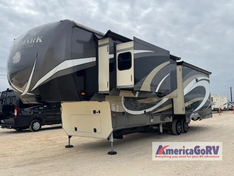 2018 Heartland Landmark 365 Oshkosh - Photo 2