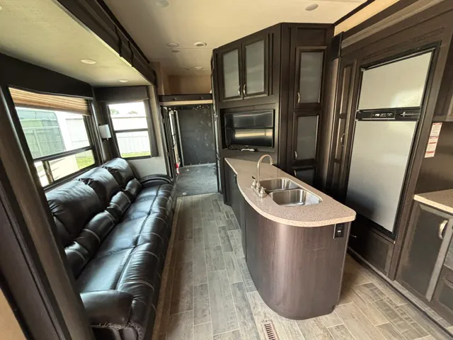 2018 Dutchmen Voltage Triton 3551, Photos photo 20
