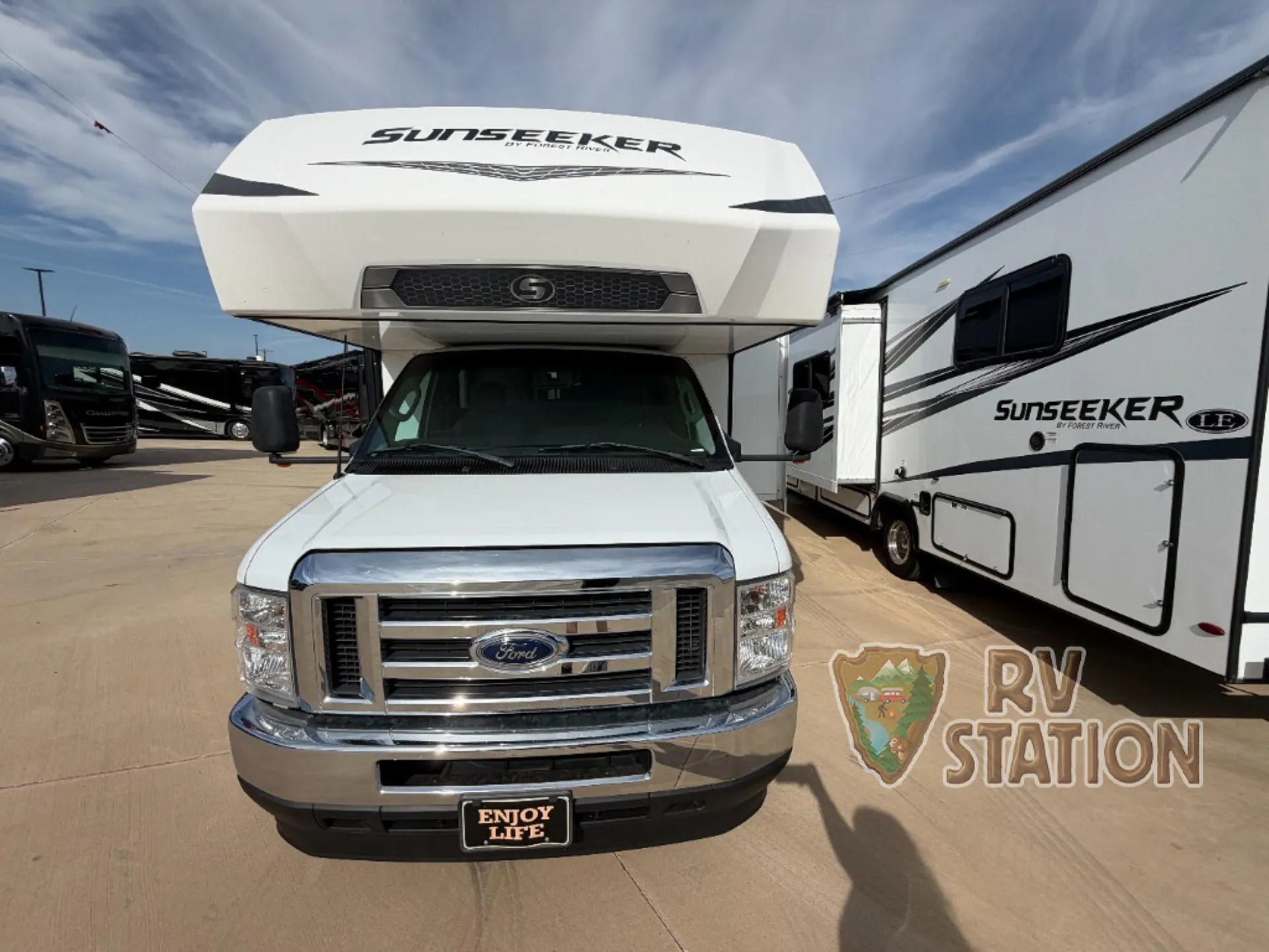 2023 Forest River Sunseeker 3250DS LE - Photo 4