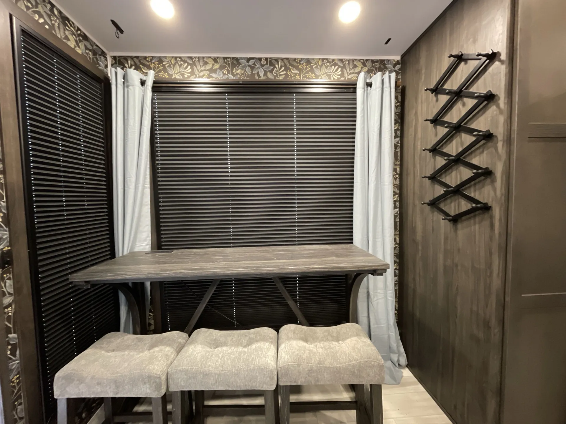 2025 Keystone Fuzion 432 — living area main