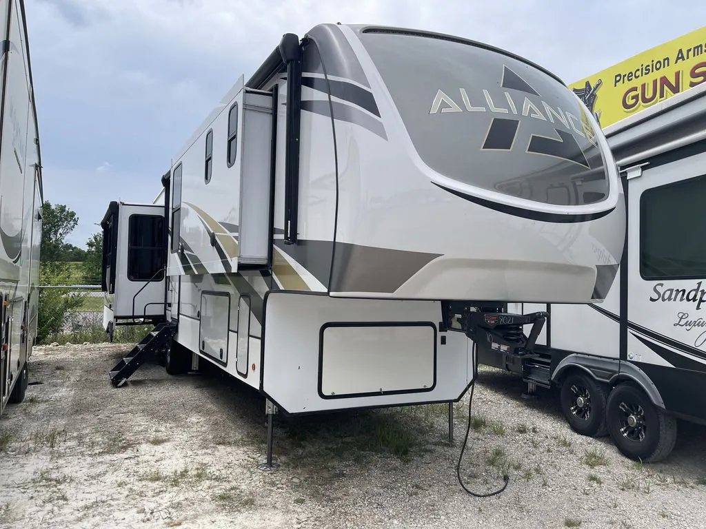 2021 Alliance RV Paradigm 370FB - Photo 2