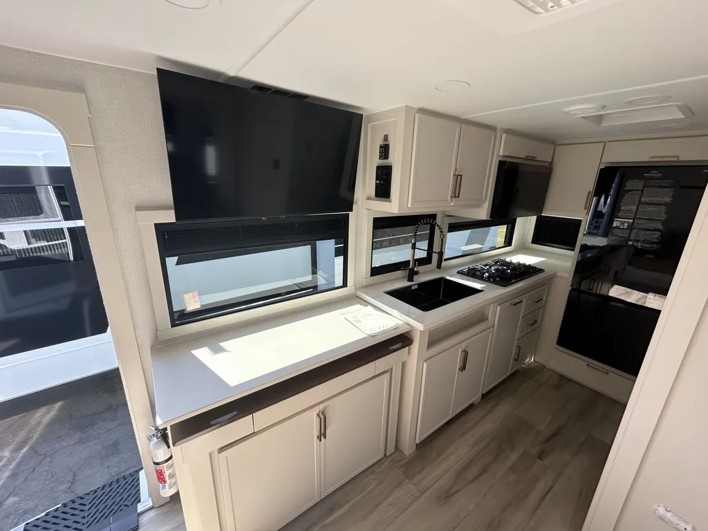 2026 Brinkley MODEL I 20X, Photos photo 9
