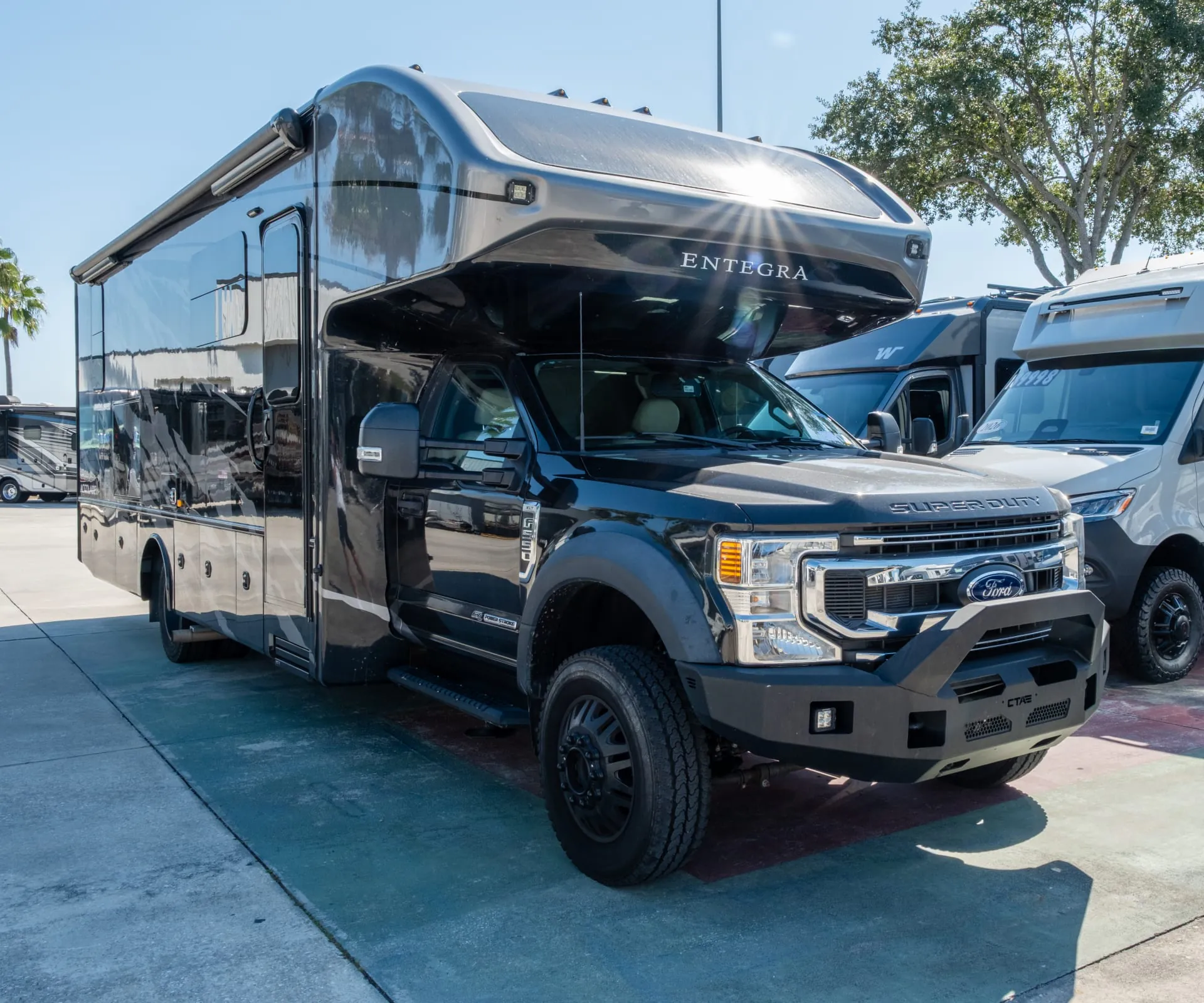 2023 Entegra Coach Accolade XT 32U - Photo 2