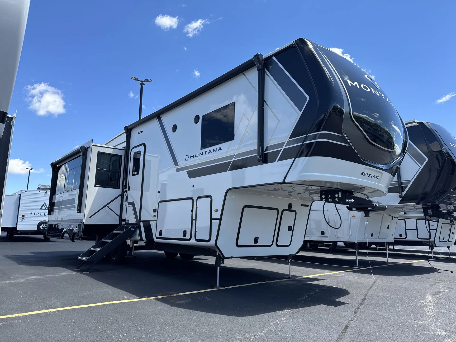 2026 Keystone Montana 3123RL - Photo 2