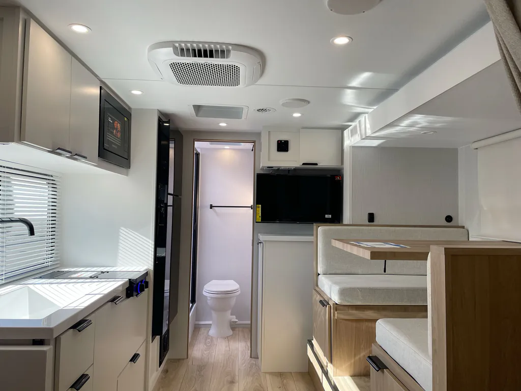 2027 Winnebago Micro Minnie 2108DS, Photos photo 2