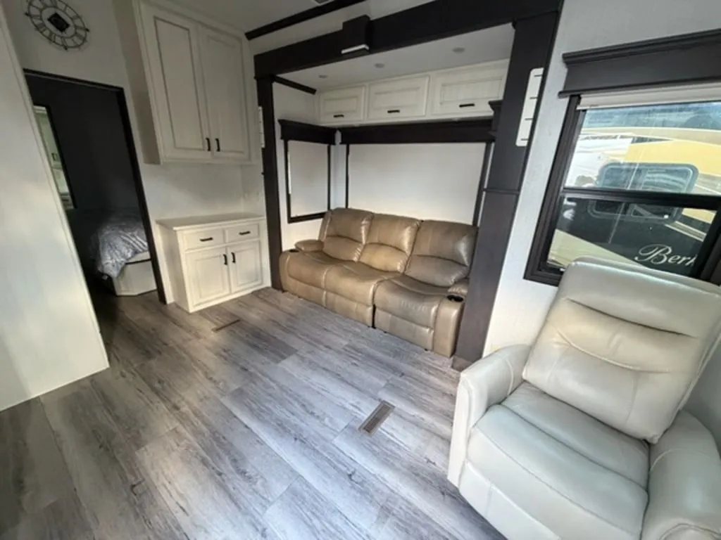 2021 DRV Mobile Suites 41 - Photo 3
