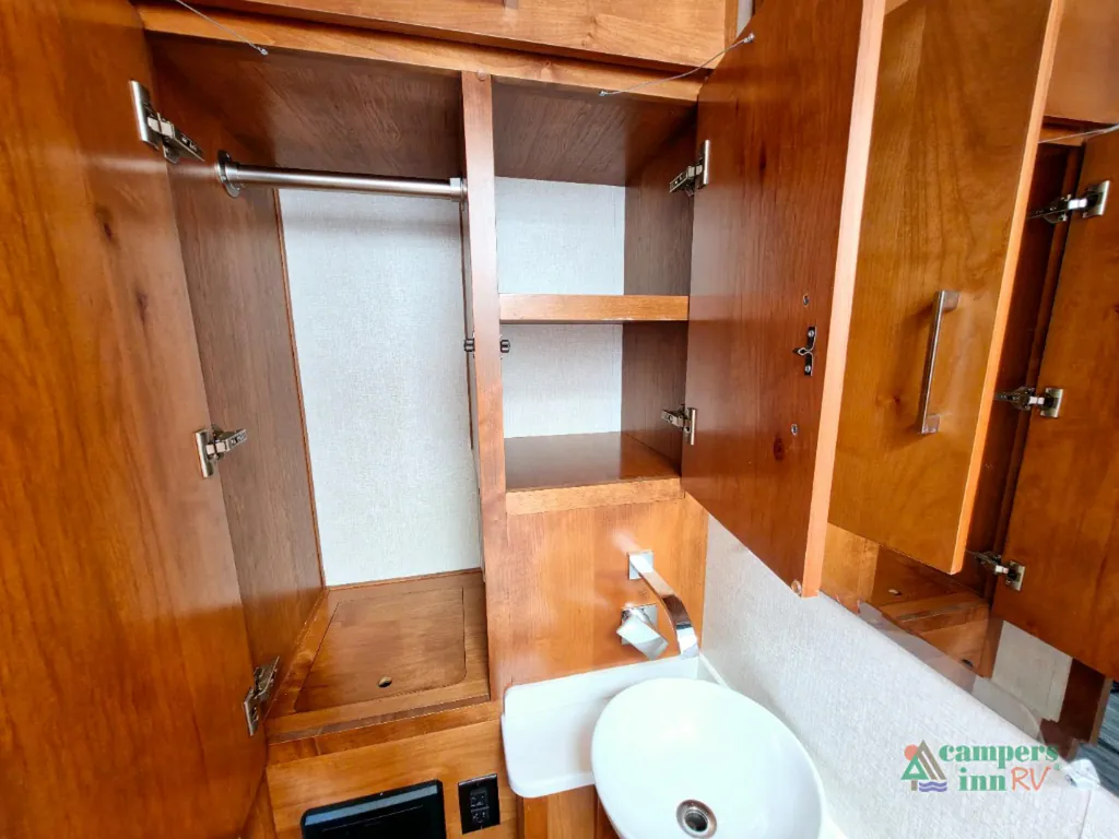 2019 Tiffin Wayfarer 24 FW, Photos photo 12