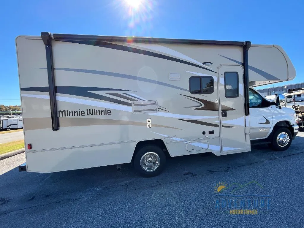 2025 Winnebago Minnie Winnie 22M - Photo 4