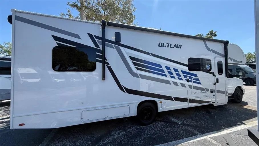 2026 Thor Motor Coach Outlaw 29T - Photo 4